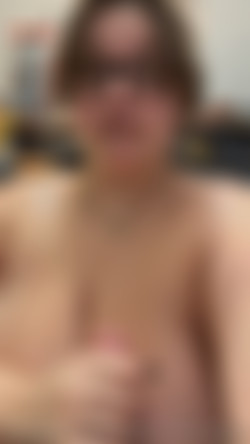 [OnlyFans.com] YourBigTiddiedLamb - SiteRip 8.1.2023/2637370239_2.gif