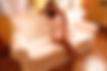 photodromm.com - 2012-08/tunde - 03 - the white sofa/02l.jpg