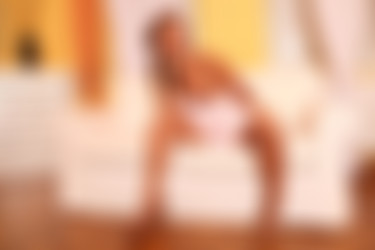 photodromm.com - 2012-08/tunde - 03 - the white sofa/09l.jpg
