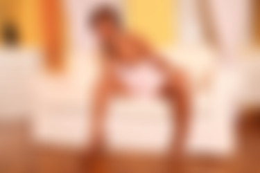photodromm.com - 2012-08/tunde - 03 - the white sofa/10l.jpg