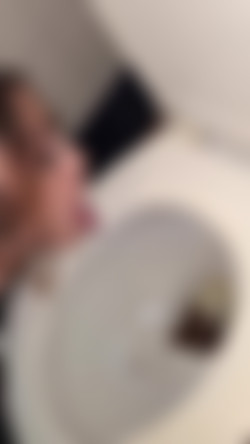 [Scatbook.com] Malafalda/Licking toilet.mp4
