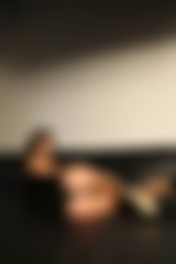 photodromm.com - 2013-01/barbara - 17 - black skin sofa/09l.jpg