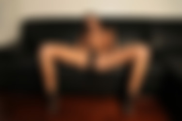 photodromm.com - 2013-01/barbara - 17 - black skin sofa/24l.jpg